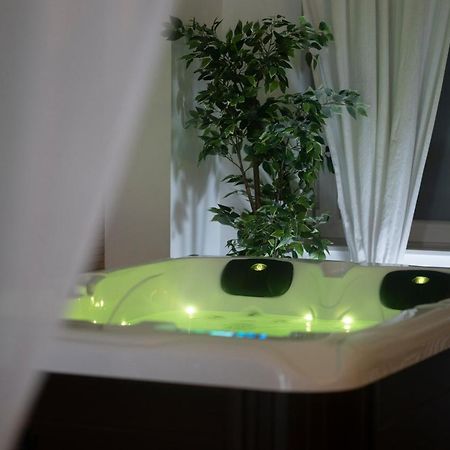 Spa Palawan Prive Avec Jacuzzi Et Sauna Liege Hotell Exteriör bild